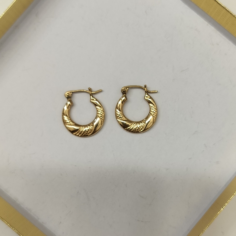 Cute 10K Solid Gold Hoop Earrings
